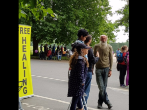 free healing corner hyde park talking with man